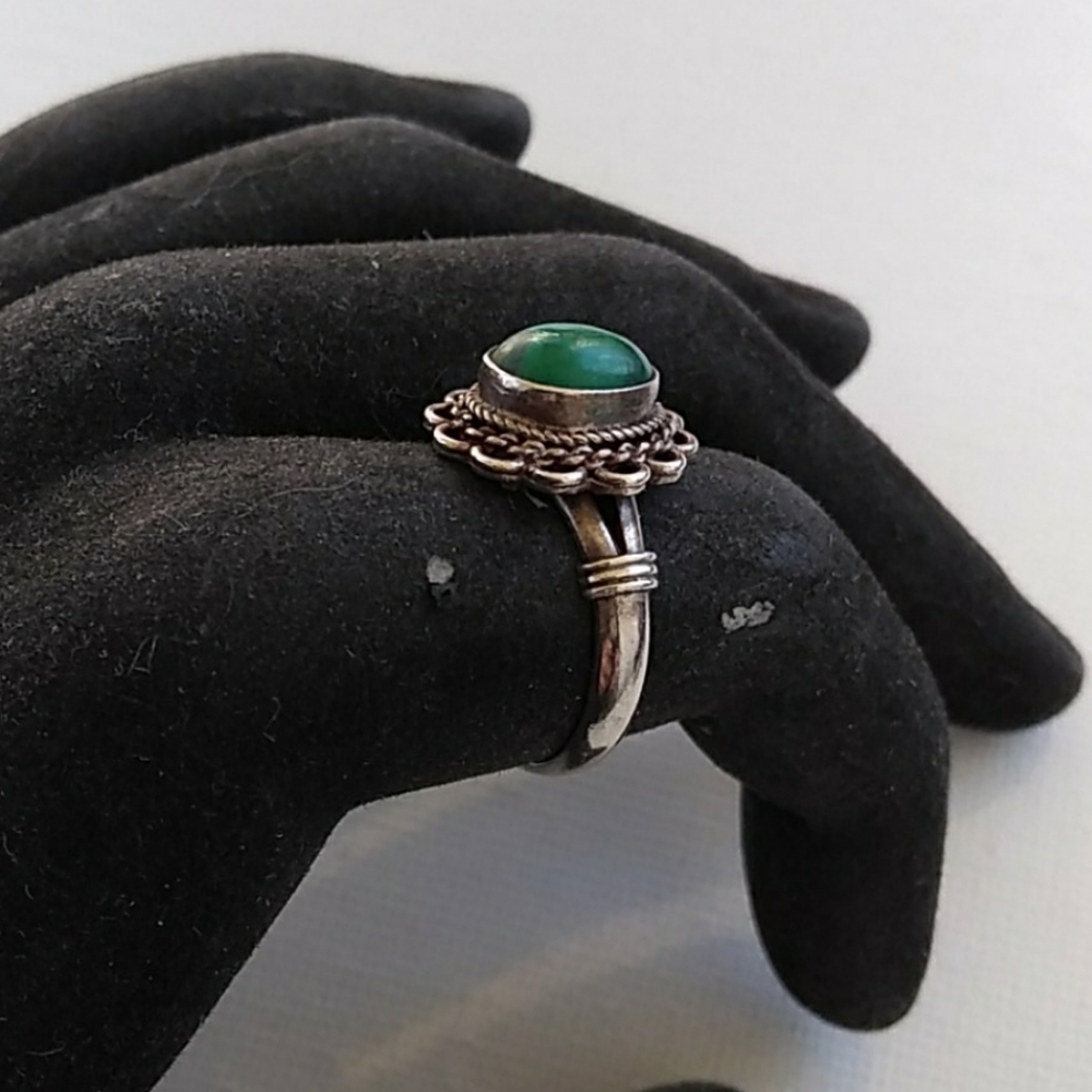 VTG SouthWestern Sterling Silver Green Stone Ring - Picture 3 of 8